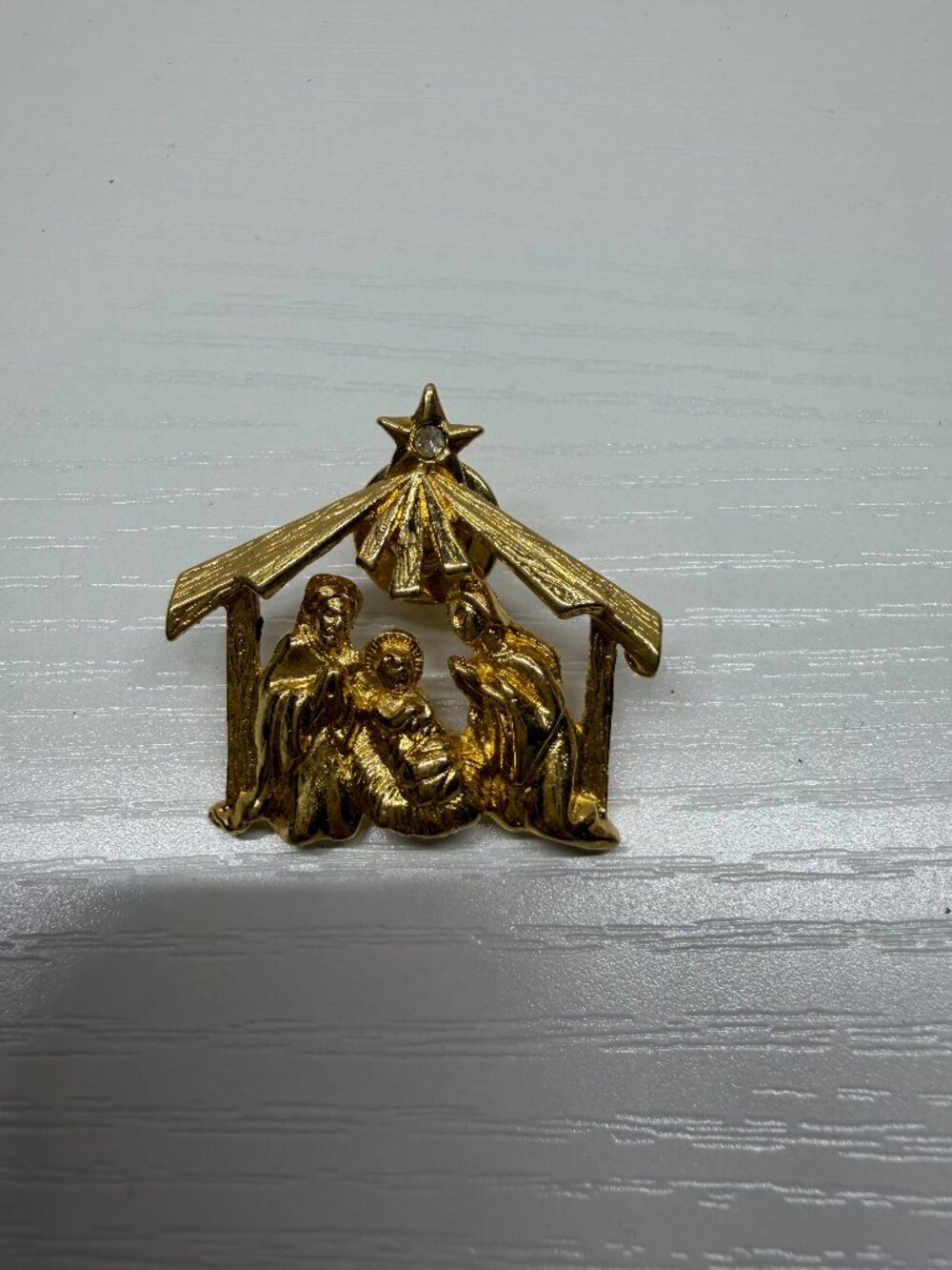 Nativity Scene Lapel Pin Matte Gold Tone Clear Rhinestone Christmas Manger